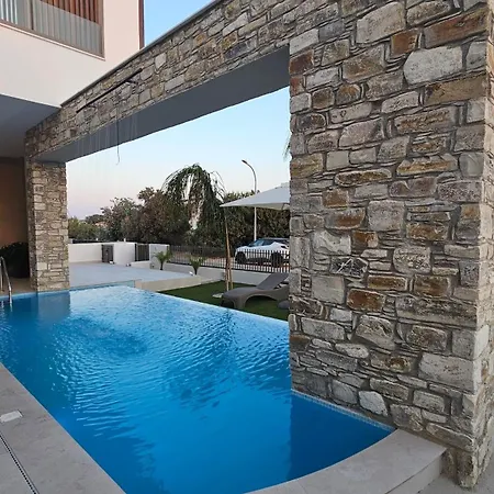 Oasis Luxury Villa *