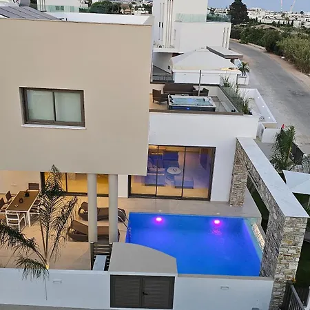 Oasis Luxury Villa